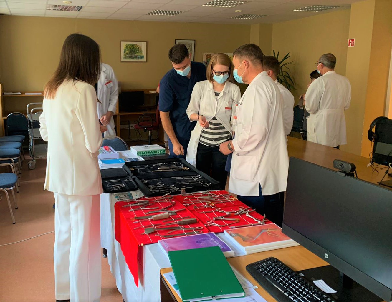 Sales Manager Toma Tylenytė presentig surgical instruments to traumatologists and plastic surgeons